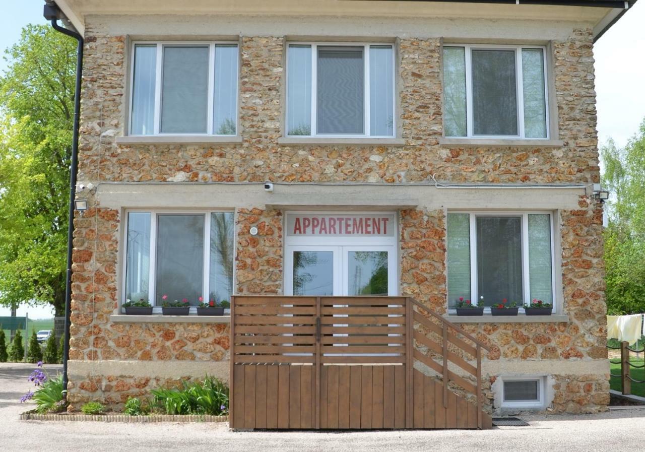 Pommeuse Country House Reem מראה חיצוני תמונה